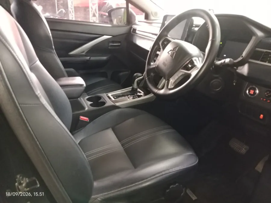 Foto Mobil Bekas Kabin Depan Mitsubishi Xpander 1.5 Cross tahun 2022
