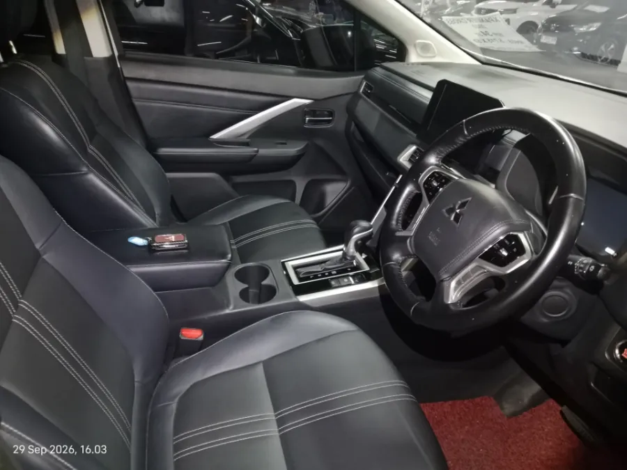 Foto Mobil Bekas Kabin Depan Mitsubishi Xpander 1.5 Cross tahun 2022