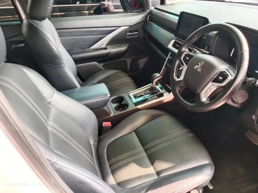 Foto Mobil Bekas Kabin Depan Mitsubishi Xpander 1.5 Cross tahun 2022