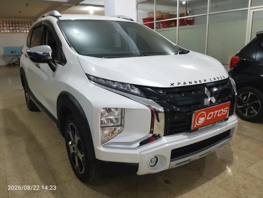 Foto Mobil Bekas Kanan Depan Mitsubishi Xpander 1.5 Cross tahun 2022