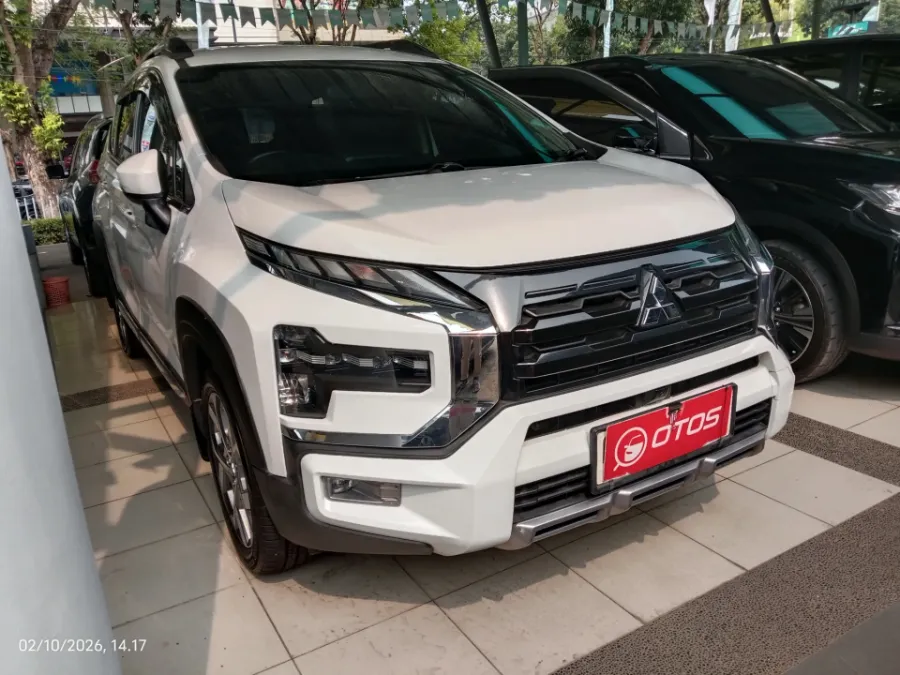 Foto Mobil Bekas Kanan Depan Mitsubishi Xpander 1.5 Cross tahun 2022