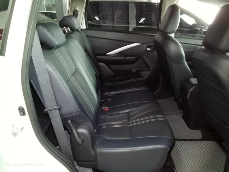 Foto Mobil Bekas Kabin Belakang Mitsubishi Xpander 1.5 Cross tahun 2023