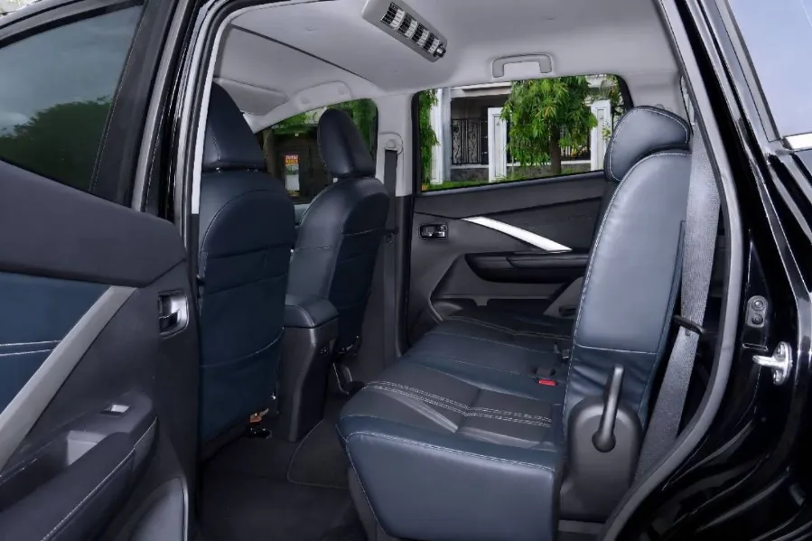 Foto Mobil Bekas Kabin Belakang Mitsubishi Xpander 1.5 Cross tahun 2023