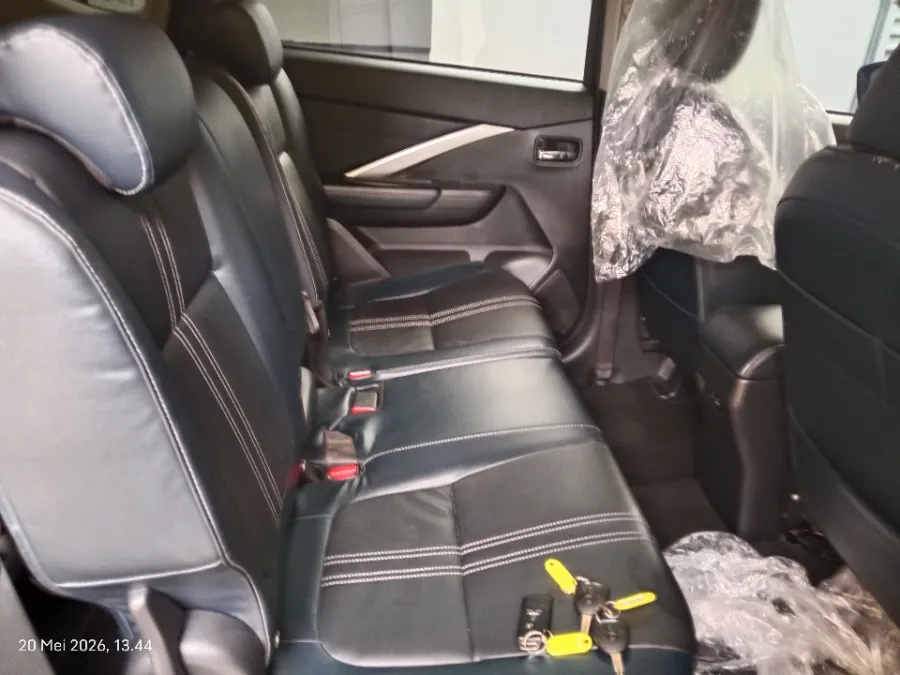 Foto Mobil Bekas Kabin Belakang Mitsubishi Xpander 1.5 Cross tahun 2023
