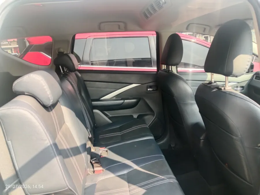 Foto Mobil Bekas Kabin Belakang Mitsubishi Xpander 1.5 Cross tahun 2023