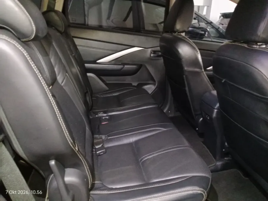 Foto Mobil Bekas Kabin Belakang Mitsubishi Xpander 1.5 Cross tahun 2023
