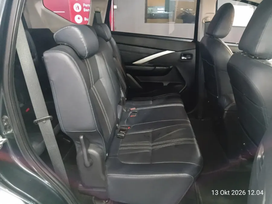 Foto Mobil Bekas Kabin Belakang Mitsubishi Xpander 1.5 Cross tahun 2023