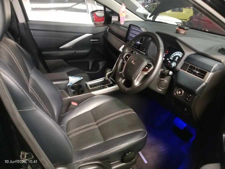 Foto Mobil Bekas Kabin Depan Mitsubishi Xpander 1.5 Cross tahun 2023