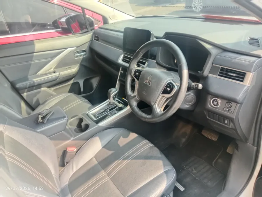 Foto Mobil Bekas Kabin Depan Mitsubishi Xpander 1.5 Cross tahun 2023