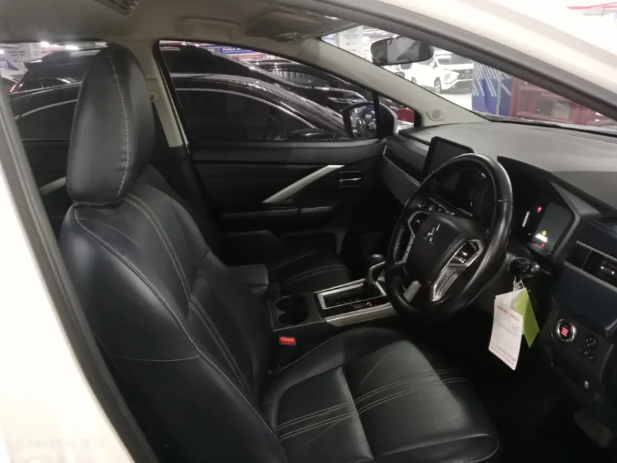 Foto Mobil Bekas Kabin Depan Mitsubishi Xpander 1.5 Cross tahun 2023