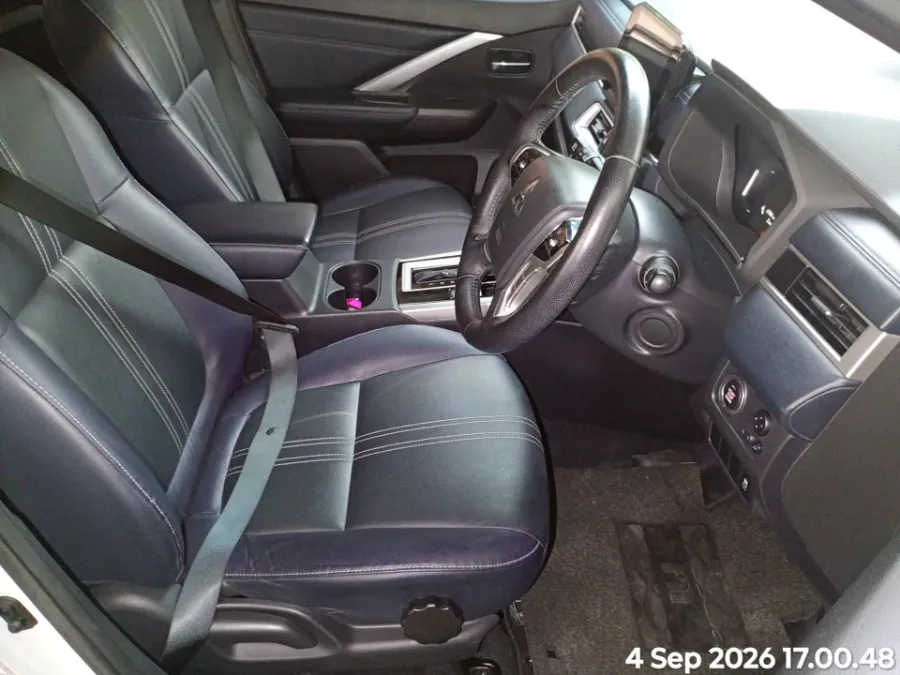 Foto Mobil Bekas Kabin Depan Mitsubishi Xpander 1.5 Cross tahun 2023