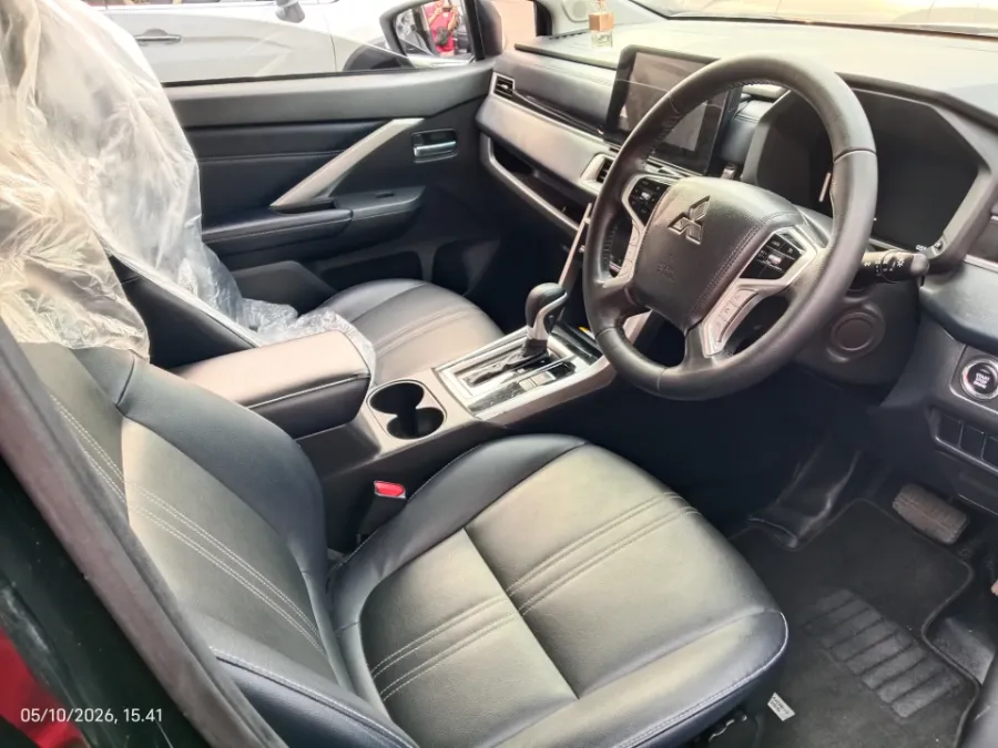Foto Mobil Bekas Kabin Depan Mitsubishi Xpander 1.5 Cross tahun 2023