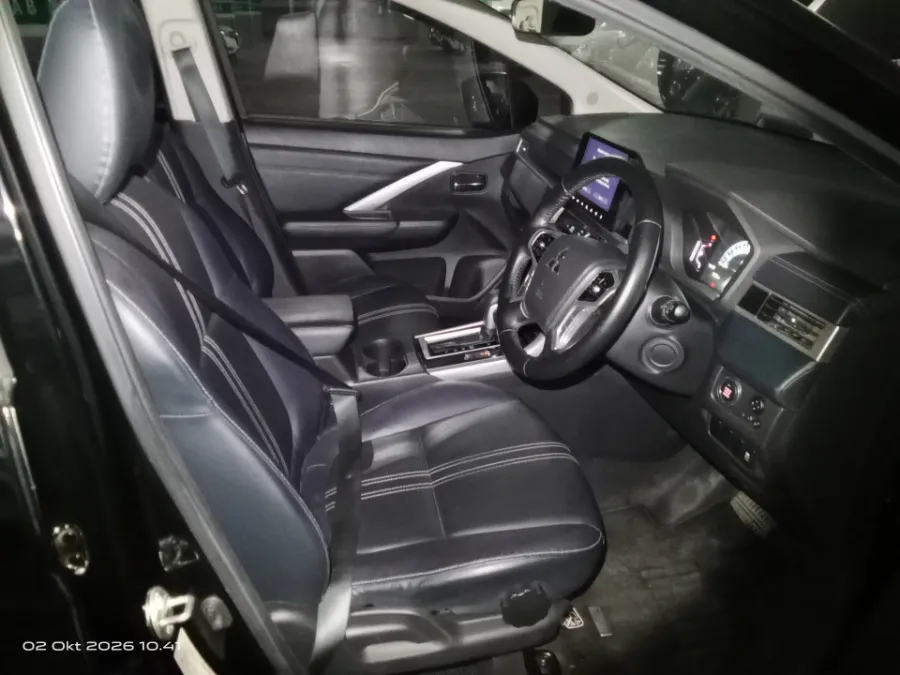 Foto Mobil Bekas Kabin Depan Mitsubishi Xpander 1.5 Cross tahun 2023