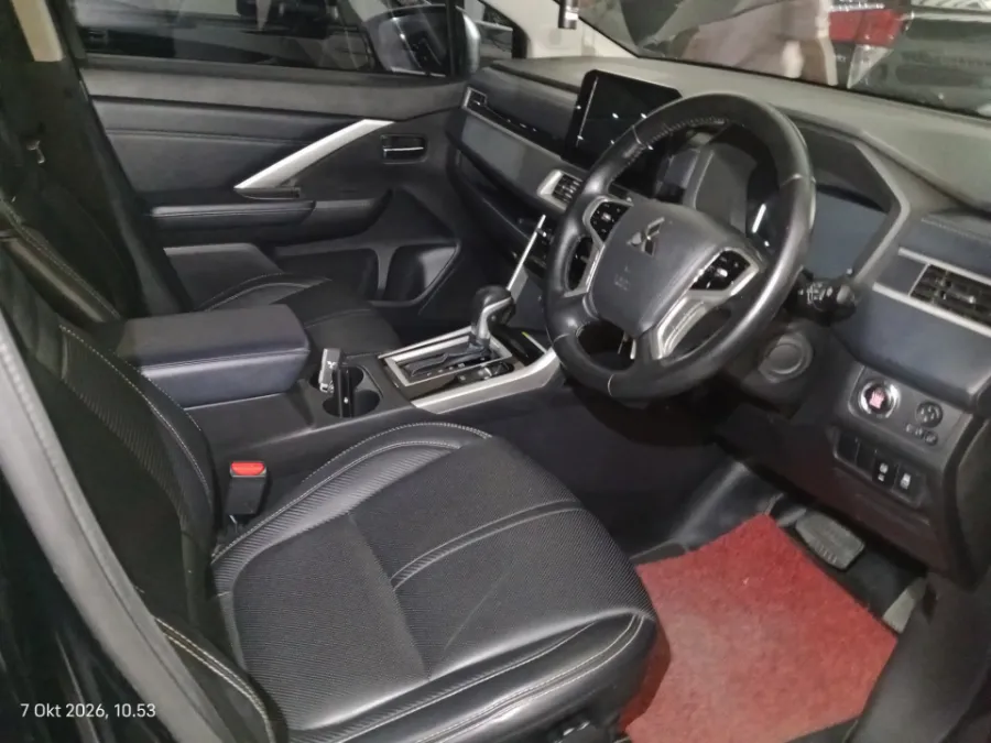 Foto Mobil Bekas Kabin Depan Mitsubishi Xpander 1.5 Cross tahun 2023