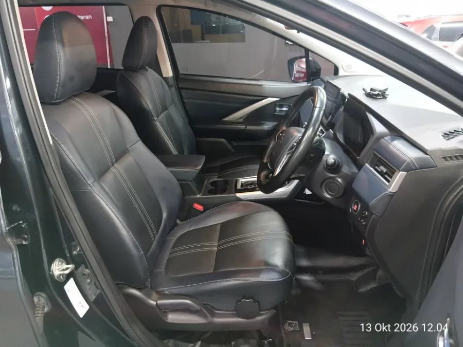 Foto Mobil Bekas Kabin Depan Mitsubishi Xpander 1.5 Cross tahun 2023