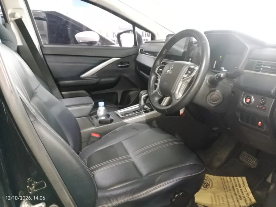 Foto Mobil Bekas Kabin Depan Mitsubishi Xpander 1.5 Cross tahun 2023