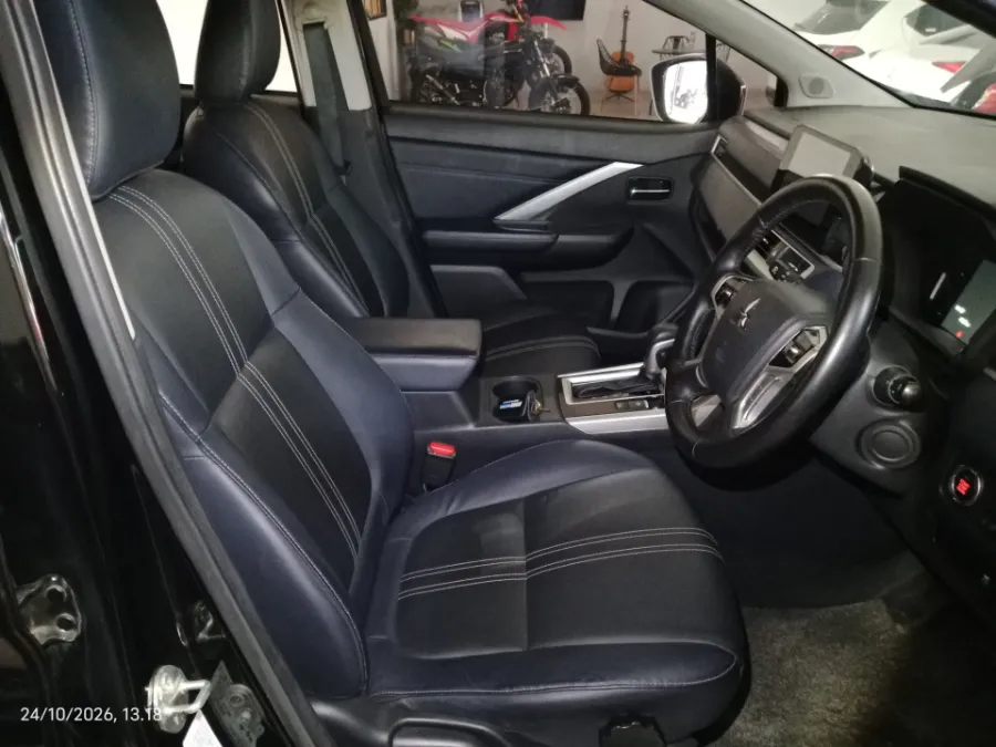 Foto Mobil Bekas Kabin Depan Mitsubishi Xpander 1.5 Cross tahun 2023