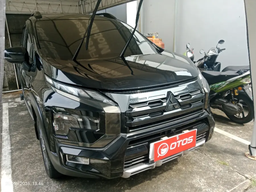 Foto Mobil Bekas Kanan Depan Mitsubishi Xpander 1.5 Cross tahun 2023