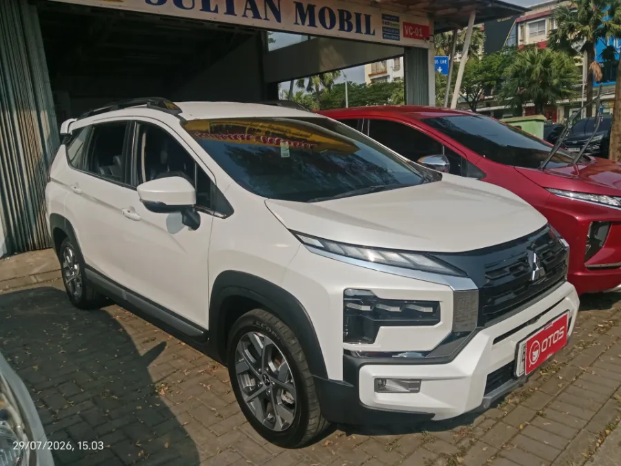Foto Mobil Bekas Kanan Depan Mitsubishi Xpander 1.5 Cross tahun 2023