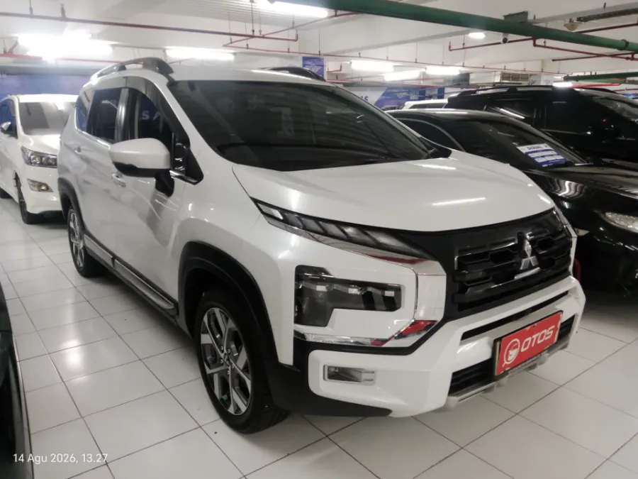Foto Mobil Bekas Kanan Depan Mitsubishi Xpander 1.5 Cross tahun 2023
