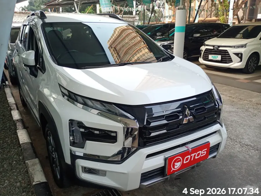 Foto Mobil Bekas Kanan Depan Mitsubishi Xpander 1.5 Cross tahun 2023