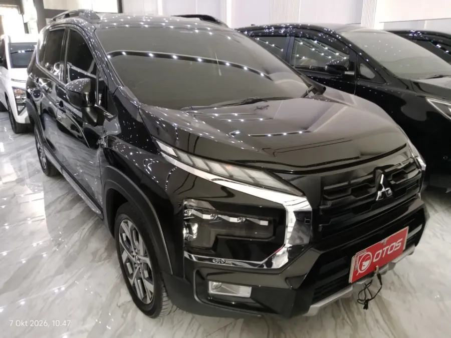 Foto Mobil Bekas Kanan Depan Mitsubishi Xpander 1.5 Cross tahun 2023