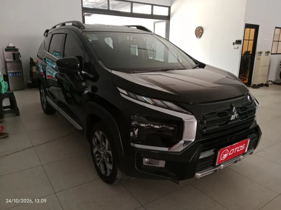 Foto Mobil Bekas Kanan Depan Mitsubishi Xpander 1.5 Cross tahun 2023