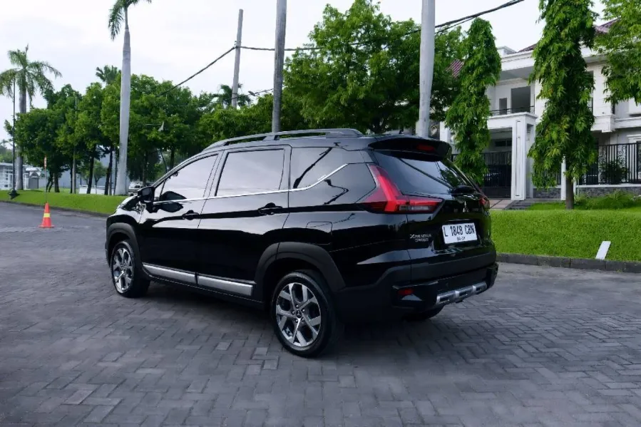 Foto Mobil Bekas Kiri Belakang Mitsubishi Xpander 1.5 Cross tahun 2023