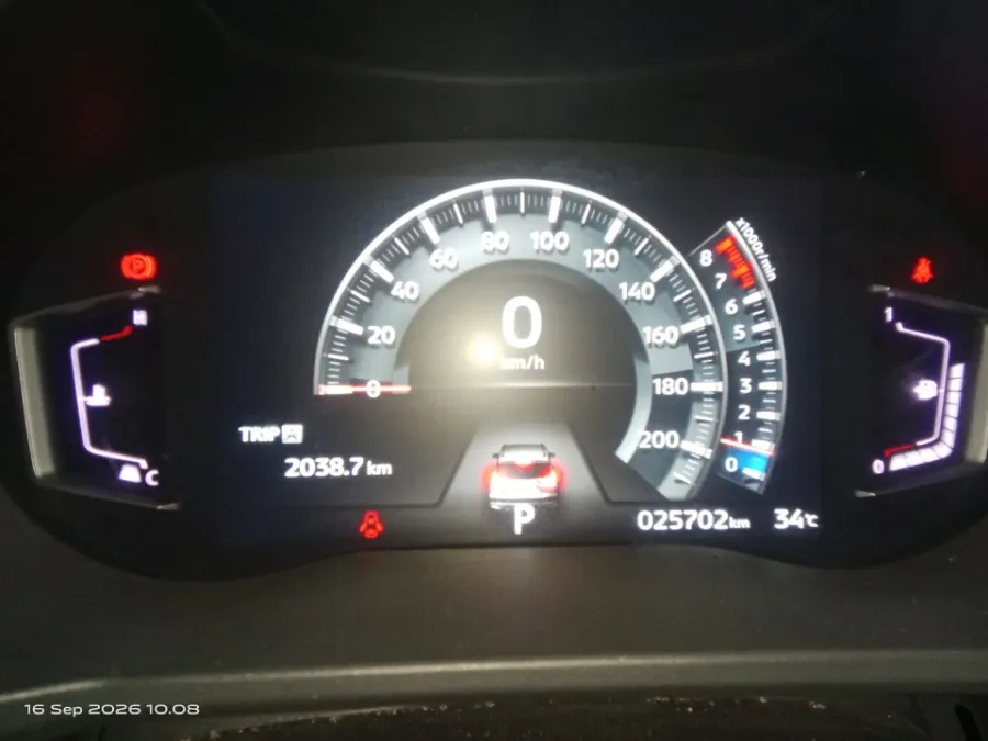 Foto Mobil Bekas Odometer Mitsubishi Xpander 1.5 Cross tahun 2023