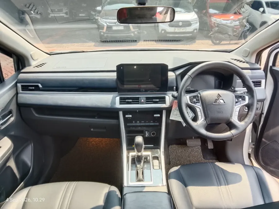Foto Mobil Bekas Dashboard Mitsubishi Xpander 1.5 Cross tahun 2024