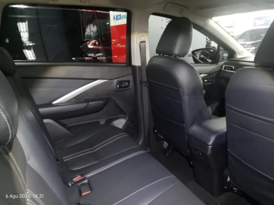 Foto Mobil Bekas Kabin Belakang Mitsubishi Xpander 1.5 Cross tahun 2024