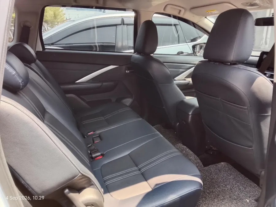 Foto Mobil Bekas Kabin Belakang Mitsubishi Xpander 1.5 Cross tahun 2024