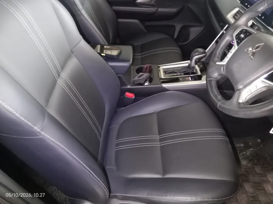 Foto Mobil Bekas Kabin Depan Mitsubishi Xpander 1.5 Cross tahun 2024