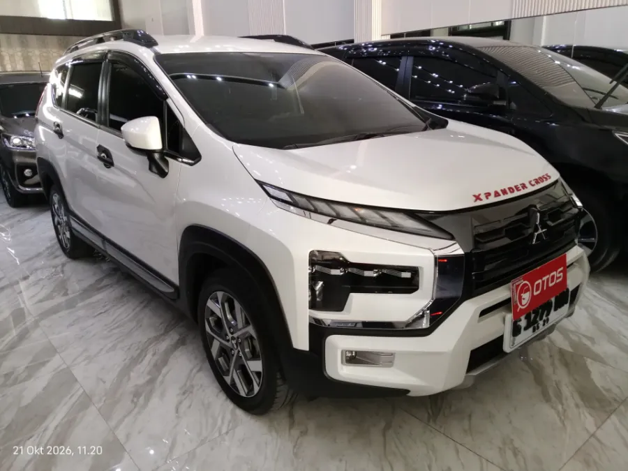Foto Mobil Bekas Kanan Depan Mitsubishi Xpander 1.5 Cross tahun 2024