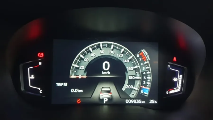 Foto Mobil Bekas Odometer Mitsubishi Xpander 1.5 Cross tahun 2024