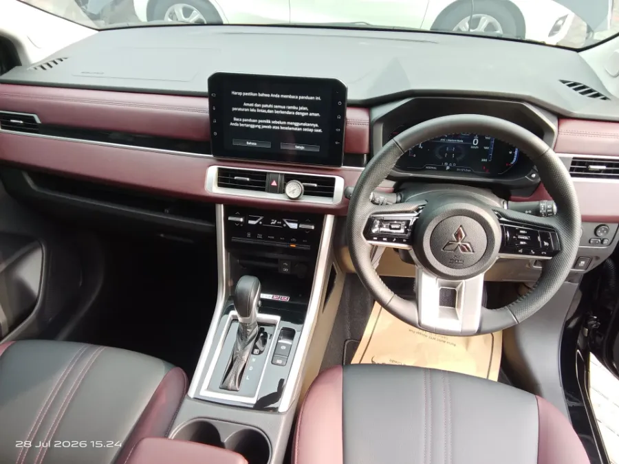 Foto Mobil Bekas Dashboard Mitsubishi Xpander 1.5 Cross tahun 2025