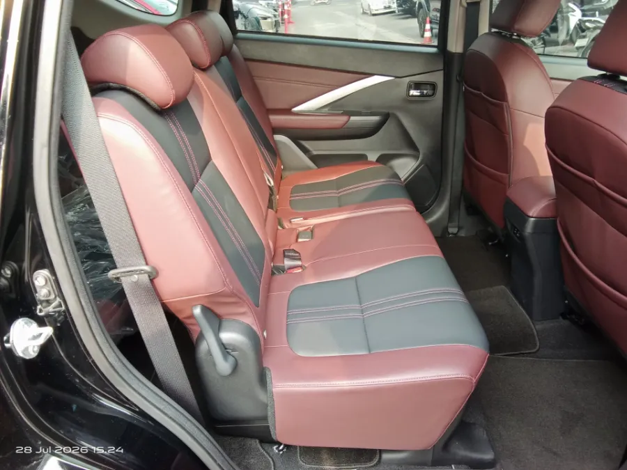 Foto Mobil Bekas Kabin Belakang Mitsubishi Xpander 1.5 Cross tahun 2025