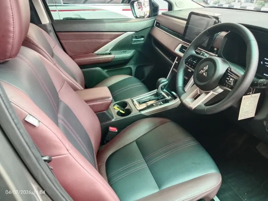 Foto Mobil Bekas Kabin Depan Mitsubishi Xpander 1.5 Cross tahun 2025