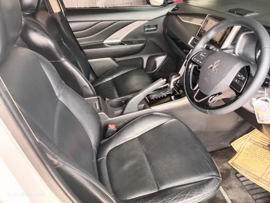 Foto Mobil Bekas Kabin Depan Mitsubishi Xpander 1.5 Cross Premium tahun 2021