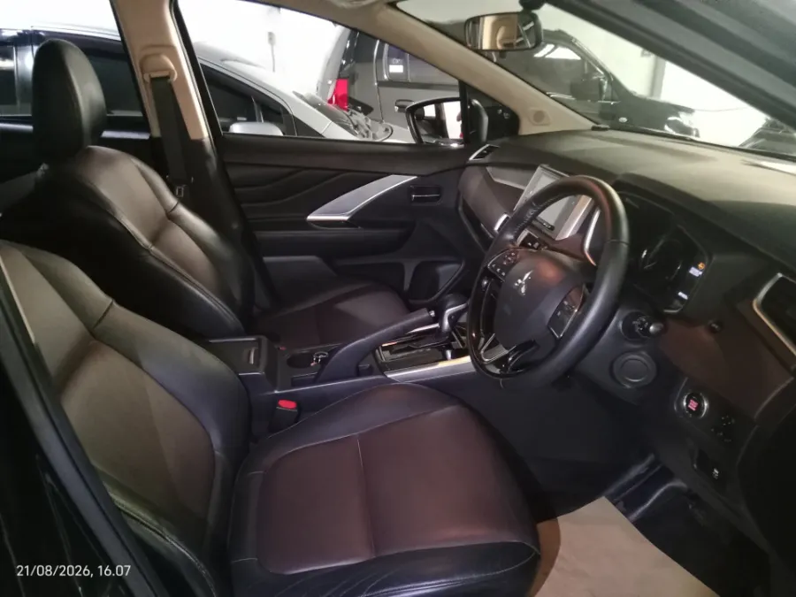 Foto Mobil Bekas Kabin Depan Mitsubishi Xpander 1.5 Cross Premium tahun 2021