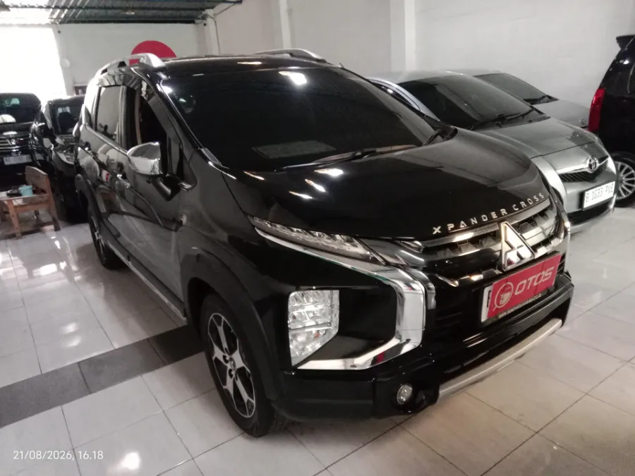 Foto Mobil Bekas Kanan Depan Mitsubishi Xpander 1.5 Cross Premium tahun 2021