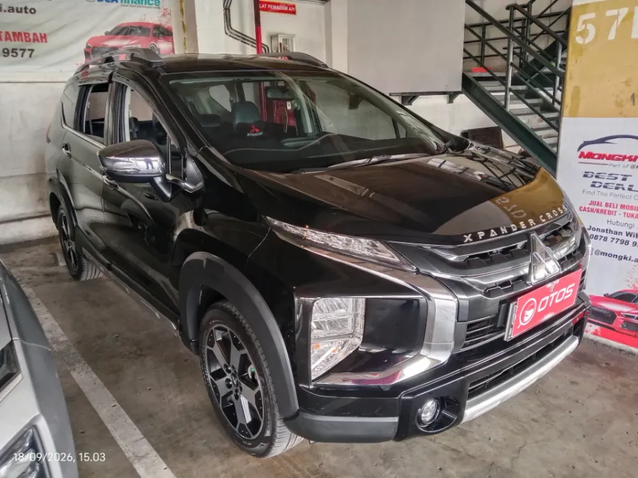 Foto Mobil Bekas Kanan Depan Mitsubishi Xpander 1.5 Cross Premium tahun 2021