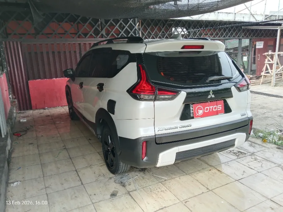 Foto Mobil Bekas Kiri Belakang Mitsubishi Xpander 1.5 Cross Premium tahun 2021