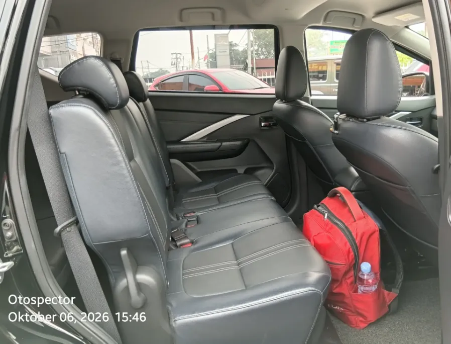 Foto Mobil Bekas Kabin Belakang Mitsubishi Xpander 1.5 Cross Premium tahun 2023