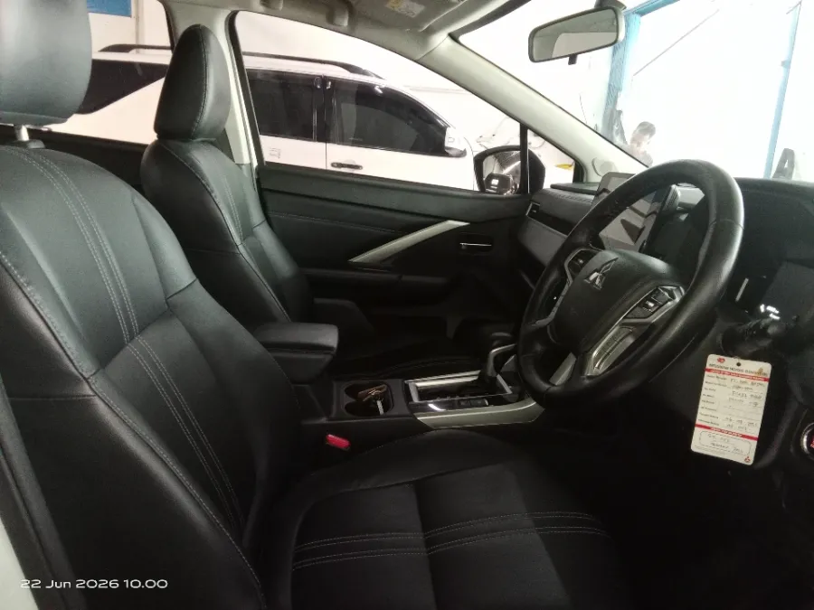 Foto Mobil Bekas Kabin Depan Mitsubishi Xpander 1.5 Cross Premium tahun 2023