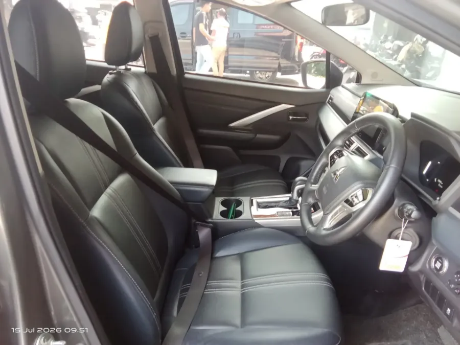 Foto Mobil Bekas Kabin Depan Mitsubishi Xpander 1.5 Cross Premium tahun 2023