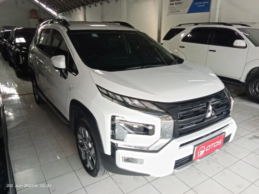 Foto Mobil Bekas Kanan Depan Mitsubishi Xpander 1.5 Cross Premium tahun 2023
