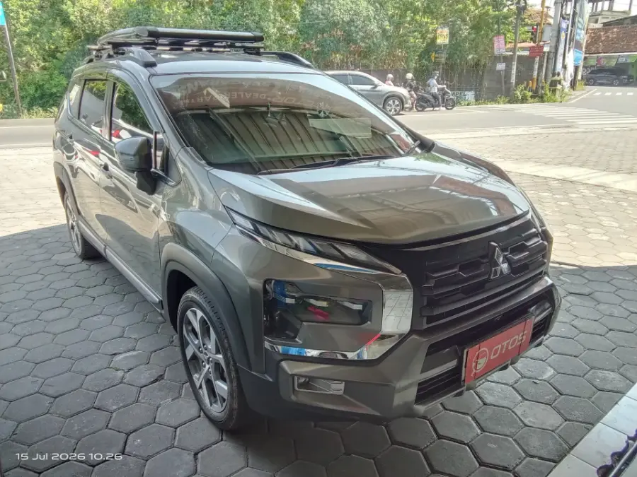 Foto Mobil Bekas Kanan Depan Mitsubishi Xpander 1.5 Cross Premium tahun 2023
