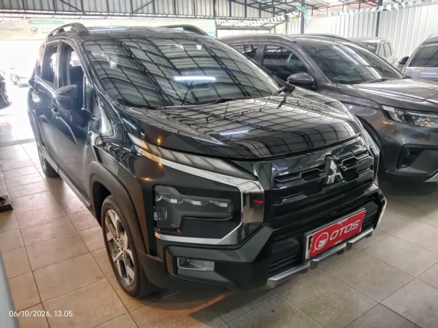 Foto Mobil Bekas Kanan Depan Mitsubishi Xpander 1.5 Cross Premium tahun 2023