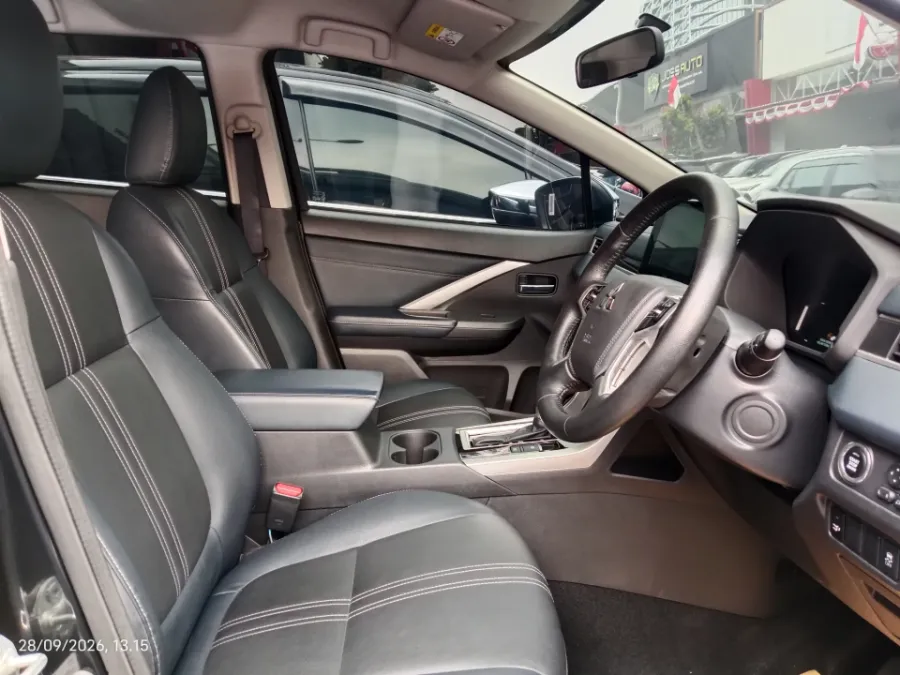 Foto Mobil Bekas Kabin Depan Mitsubishi Xpander 1.5 Cross Premium tahun 2024